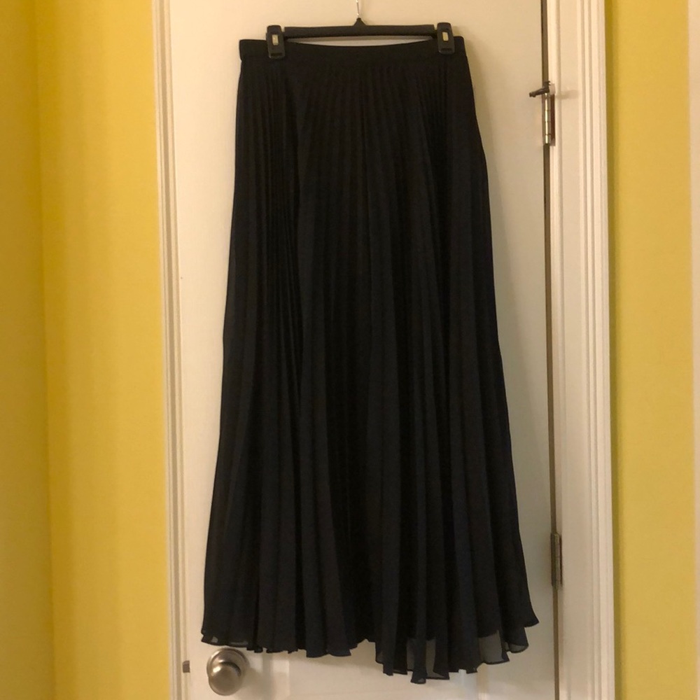 Chico’s Black Label pleated maxi skirt size 1
